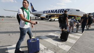 "Райънер" се изправи пред стачки на пилоти и стюардеси в няколко държави