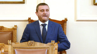 Приходната агенция ще плати глобата за изтеклите лични данни, без да орязва бонуси и заплати
