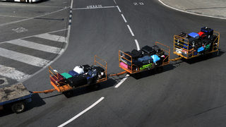 Какви са правата на пътниците при пътуване с автобус и самолет
