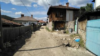 И Копривщица в плен на ремонтите