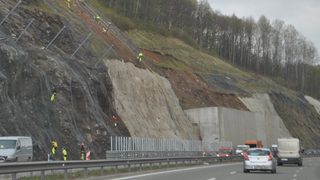 Държавата дава до 447 млн. лв. за ремонт на засегнати от свлачища пътища