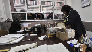 Нов кодекс ще задължава чиновниците да са любезни и търпеливи с гражданите