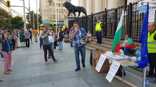 Протестиращи срещу Гешев поискаха оставката на ръководствата на БНР и БНТ
