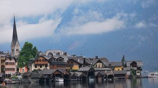 Фотогалерия: <span class="highlight">Халщат</span>, където Алпите "дават" сол
