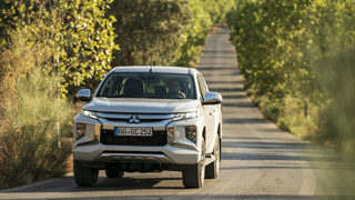 Тест драйв за Mitsubishi: Новият L200 e по-добър и на пътя, и извън него
