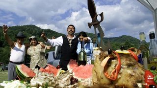 Таборът поема към Европа