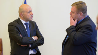 Каракачанов ще провери свой служител за участие в създадената паника с отнемането на деца