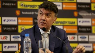 В писмо до УЕФА Борислав Михайлов порица остро английските национали