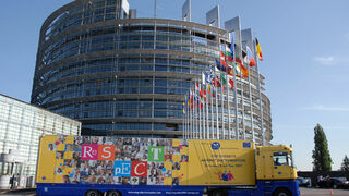 Крайнодесните в европарламента се разпаднаха