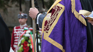 Снимка на деня: Поклон пред загиналите войници и офицери