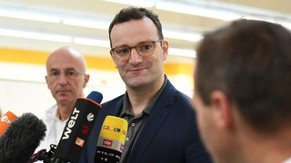 Законопроект в Германия забранява терапия за "поправка" на сексуалната ориентация