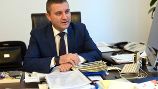 Горанов предупреди кметовете, ако намалят данъците, да не търсят кабинета за пари