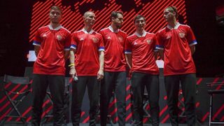 Обърнато руско знаме провали дебюта на новите екипи на "сборная"