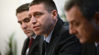 Правителственият "Фалкон" е спрян от полети