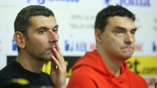 Опозицията във волейбола обвини Данчо Лазаров, че заплашва и манипулира клубове