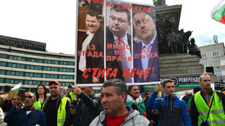 Управляващите не се колебаят да лъжат населението