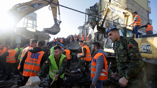Жертвите от труса в Албания вече са 9, ранените - над 130