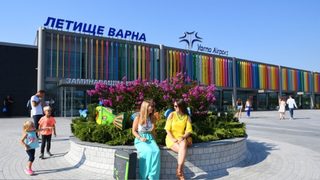 Откъде идват чуждите туристи в България (графика)
