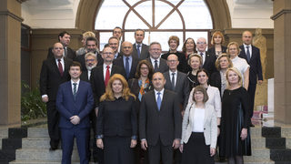 Президентът информира посланици, че иска промени в конституцията