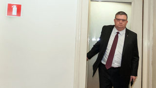 КПКОНПИ вероятно ще продължи да бъде банка за услуги на властта
