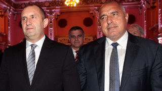Дума срещу дума: президентът за премиерската гордост от кредитния рейтинг и изтребителите