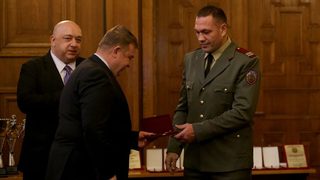Снимка на деня: Кубрат Пулев - боксьорът лейтенант