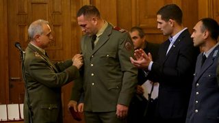 Снимка на деня: Кубрат Пулев - боксьорът лейтенант