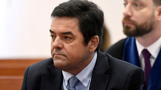 Основният обвиняем за убийството на <span class="highlight">Ян</span> Куцяк пристигна в съда с бронежилетка и каска