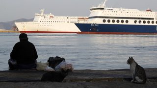 Заради силни ветрове са затворени пристанища в Гърция