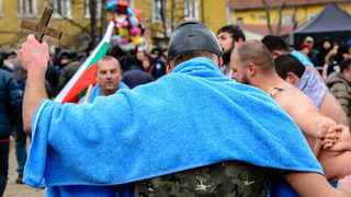 "Българщината" срещу "елита"