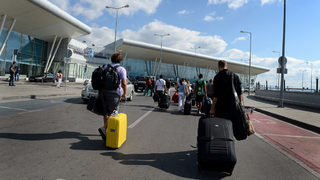 Международните полети са поскъпнали с близо 30% за месец