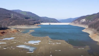 Погледнат от въздуха, язовир "<span class="highlight">Бебреш</span>" е почти празен