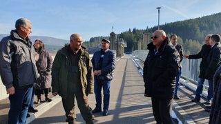 Екоминистърът обмисля да препоръча да спре издаването на разрешителни за внос на боклуци