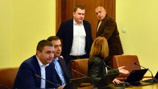Борисов увери, че няма да се забрани вносът <span class="highlight">на</span> дрехи втора ръка