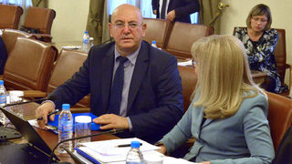 Емил Димитров: Не мога да пълня каца без дъно