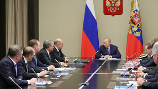 Искал да остане на власт ли? Не, Путин се чуди как да я напусне без рискове