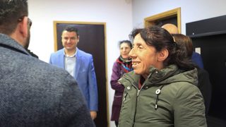 Македонските власти се сетиха за пчеларката Атидже след номинацията за "Оскар"