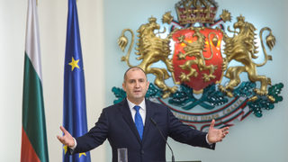 Ако не папкат, ги слушкат. Ако не слушкат, ги папкат