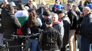 Фенове на "Левски" се събраха "да пият кафе" пред парламента при обявен протест