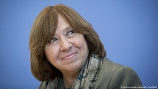 Светлана Алексиевич: Безумието в Русия е тотално