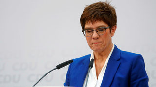 Анегрет Крамп-Каренбауер, или изгубеният залог на "мини-Меркел"