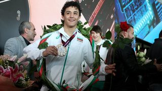 Снимка на деня: Шампионското посрещане на сензацията в борбата <span class="highlight">Едмонд</span> <span class="highlight">Назарян</span>