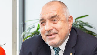 Борисов удря, крие се и изчаква - как "Периодико" представи "Батман на Балканите"