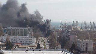 Снимка на деня: Пожар на Сточна гара във Варна