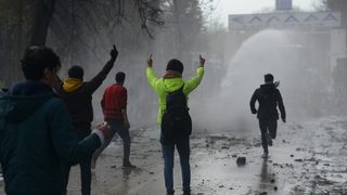 Сто хиляди бежанци или хиляда мигранти - колко са влезлите в Гърция и България