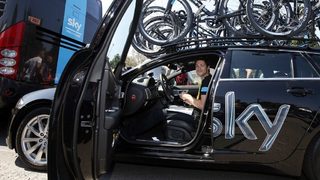 Спортният директор на колоездачния тим "Инеос" е починал от сърдечен удар