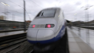 Над 20 души бяха ранени при дерайлиране на <span class="highlight">високоскоростен</span> <span class="highlight">влак</span> във Франция