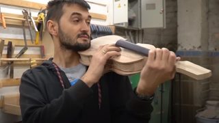 Как се прави музикален инструмент от чужди боклуци