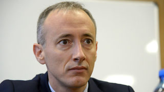 Електронното обучение започна успешно... на места