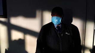 Параноята расте: пътници спряха самолет заради кашлящ съсед